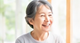 笑顔の女性