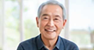 笑顔の男性