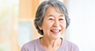 笑顔の女性